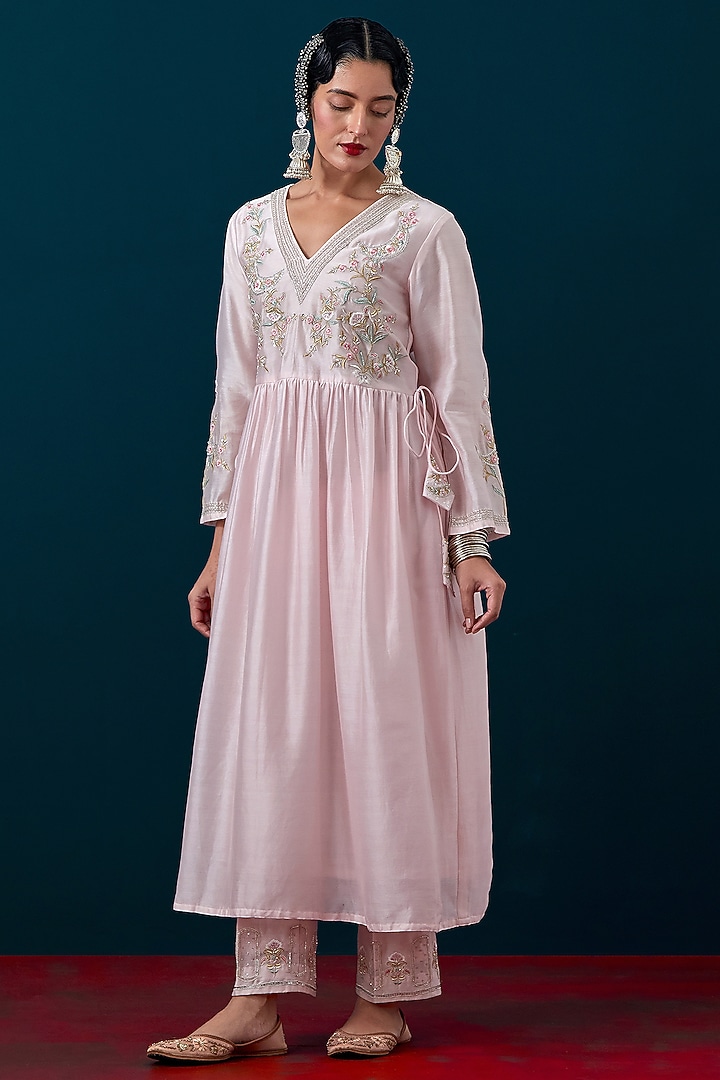 Pink Silk Chanderi Floral Embroidered Kurta Set by Anantaa By Roohi Trehan at Pernia's Pop Up Shop