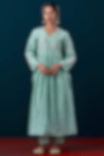 Dull Blue Silk Chanderi Floral Embroidered Kurta Set by Anantaa By Roohi Trehan at Pernia's Pop Up Shop