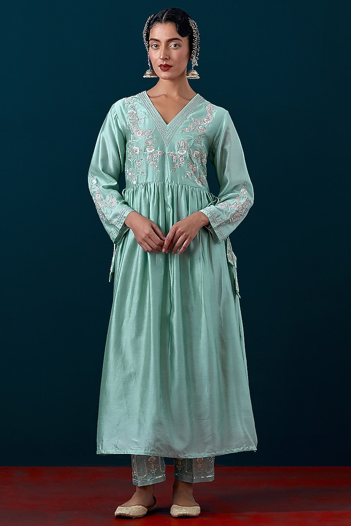 Dull Blue Silk Chanderi Floral Embroidered Kurta Set by Anantaa By Roohi Trehan at Pernia's Pop Up Shop