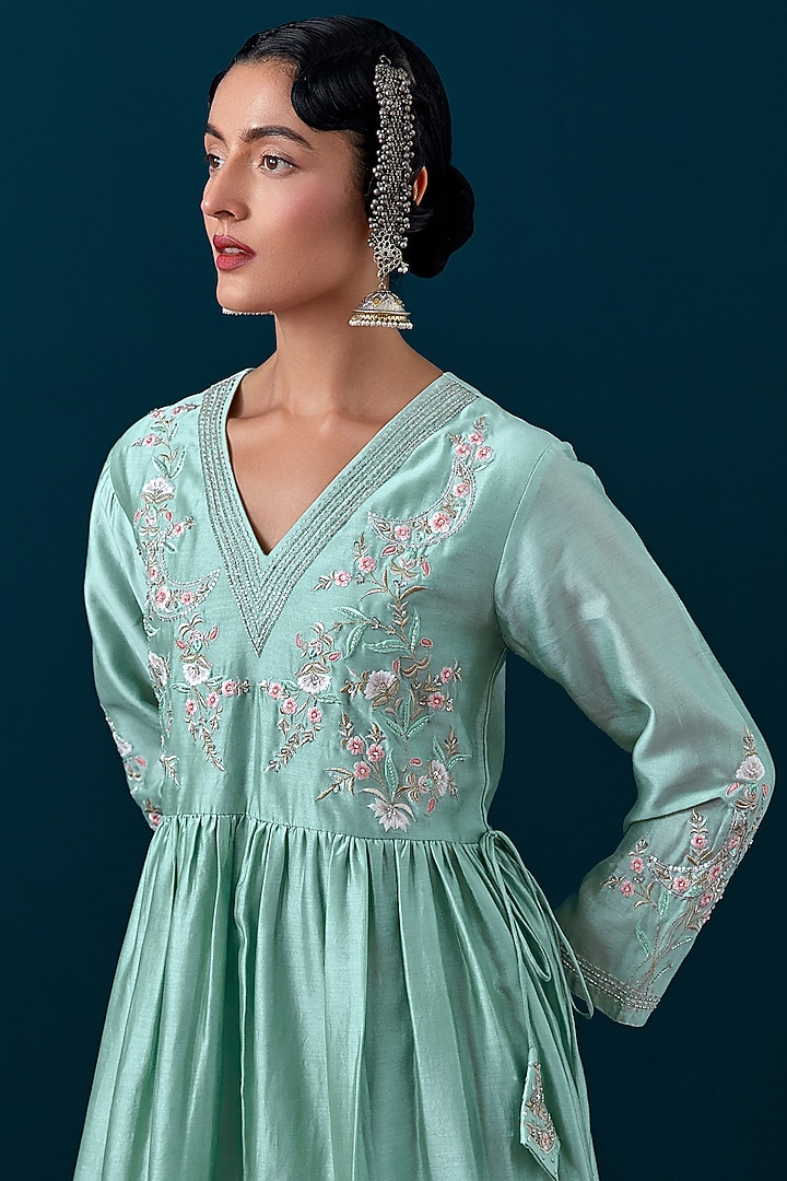 Dull Blue Silk Chanderi Floral Embroidered Kurta Set by Anantaa By Roohi Trehan at Pernia's Pop Up Shop
