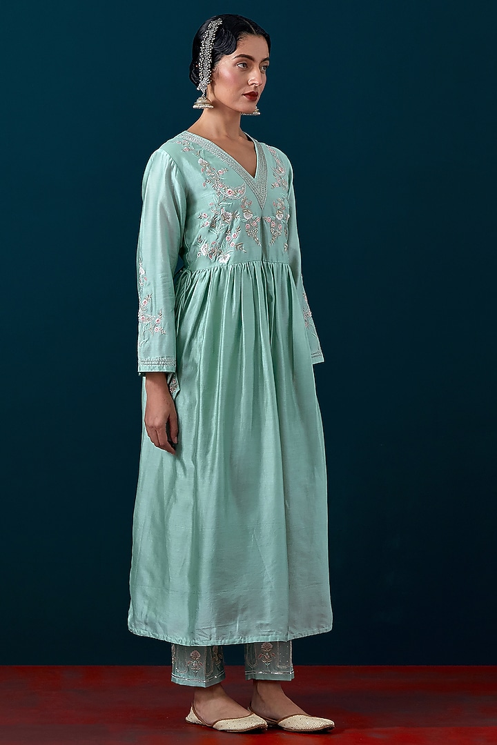 Dull Blue Silk Chanderi Floral Embroidered Kurta Set by Anantaa By Roohi Trehan at Pernia's Pop Up Shop