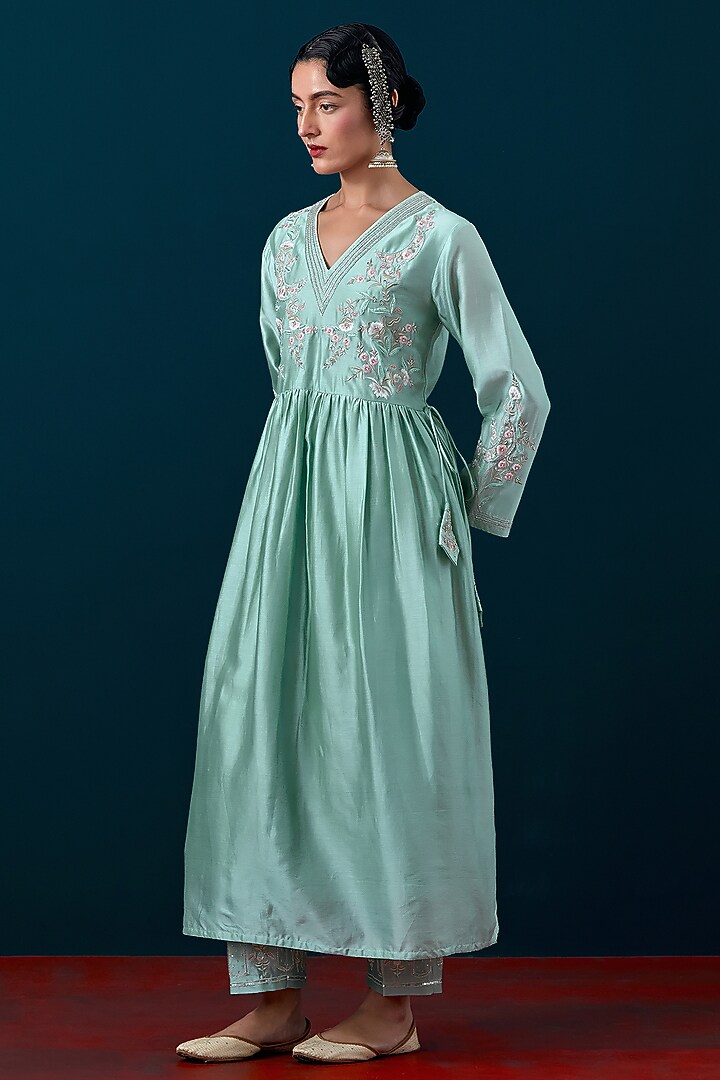 Dull Blue Silk Chanderi Floral Embroidered Kurta Set by Anantaa By Roohi Trehan at Pernia's Pop Up Shop