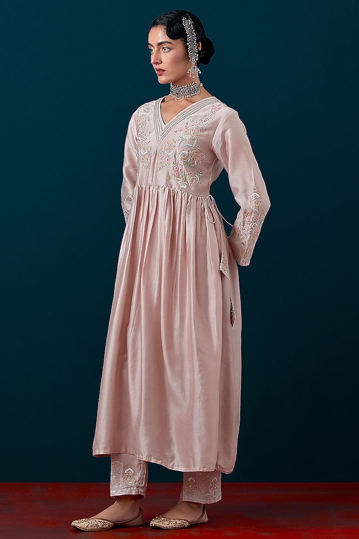 Old Rose Silk Chanderi Floral Embroidered Kurta Set by Anantaa By Roohi Trehan at Pernia's Pop Up Shop