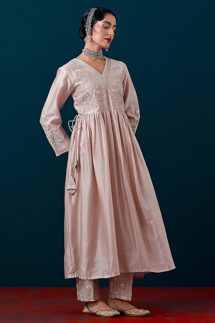 Old Rose Silk Chanderi Floral Embroidered Kurta Set by Anantaa By Roohi Trehan at Pernia's Pop Up Shop
