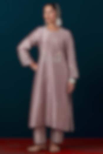 Onion Pink Silk Chanderi Floral Motif Embroidered Kurta Set by Anantaa By Roohi Trehan at Pernia's Pop Up Shop