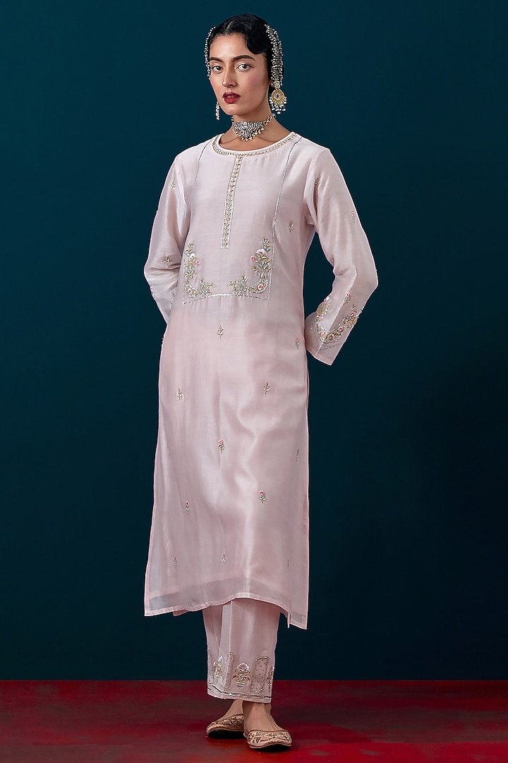 Pink Silk Chanderi Floral Motif Embroidered Kurta Set by Anantaa By Roohi Trehan at Pernia's Pop Up Shop
