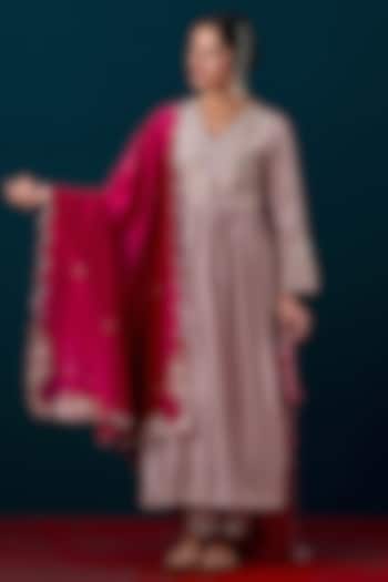 Burgundy Silk Chanderi Floral Scalloped Embroidered Dupatta by Anantaa By Roohi Trehan at Pernia's Pop Up Shop