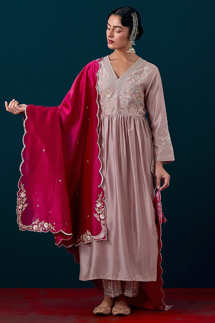 Burgundy Silk Chanderi Floral Scalloped Embroidered Dupatta by Anantaa By Roohi Trehan at Pernia's Pop Up Shop