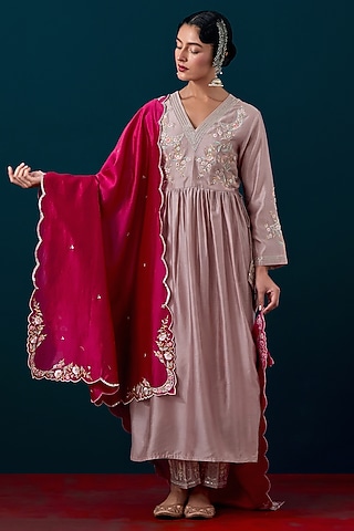 Burgundy Silk Chanderi Floral Scalloped Embroidered Dupatta by Anantaa By Roohi Trehan