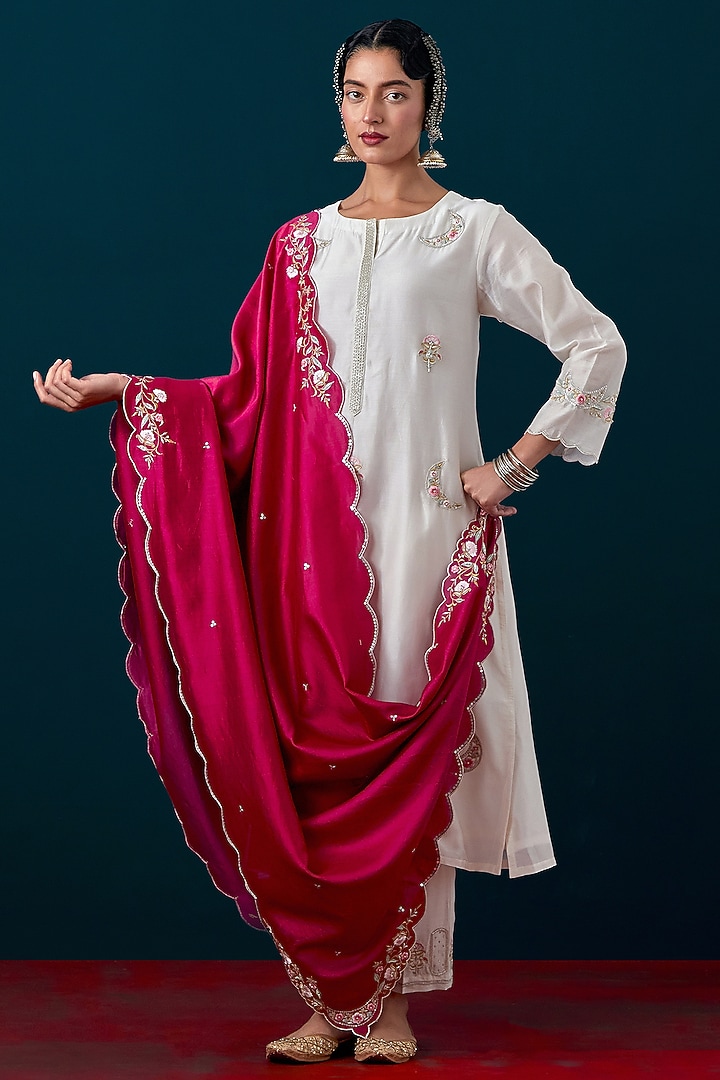 Burgundy Silk Chanderi Floral Scalloped Embroidered Dupatta by Anantaa By Roohi Trehan at Pernia's Pop Up Shop