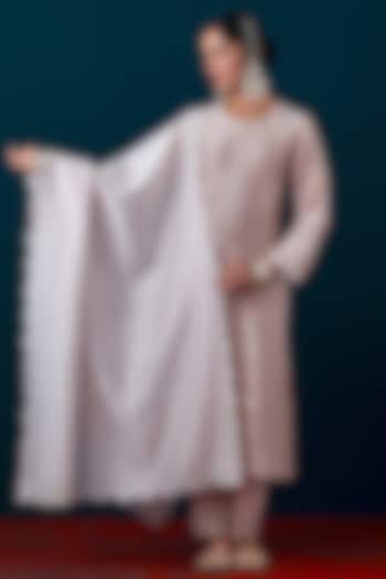 Light Pink Silk Chanderi Floral Scalloped Embroidered Dupatta by Anantaa By Roohi Trehan at Pernia's Pop Up Shop