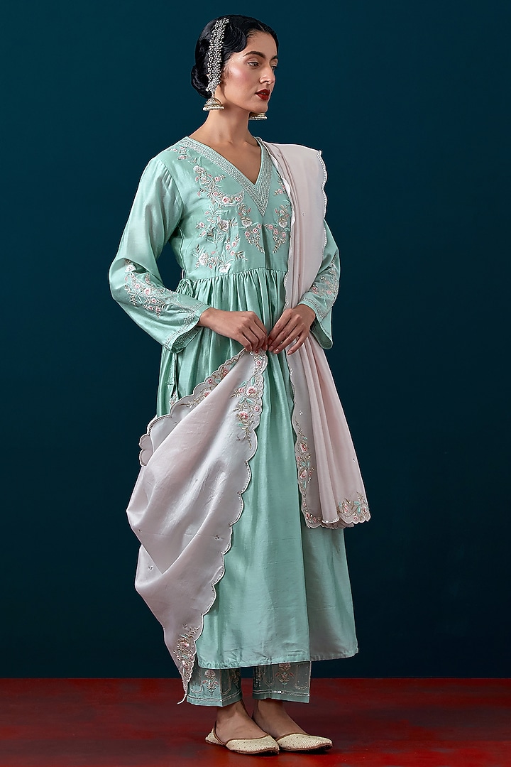 Light Pink Silk Chanderi Floral Scalloped Embroidered Dupatta by Anantaa By Roohi Trehan at Pernia's Pop Up Shop