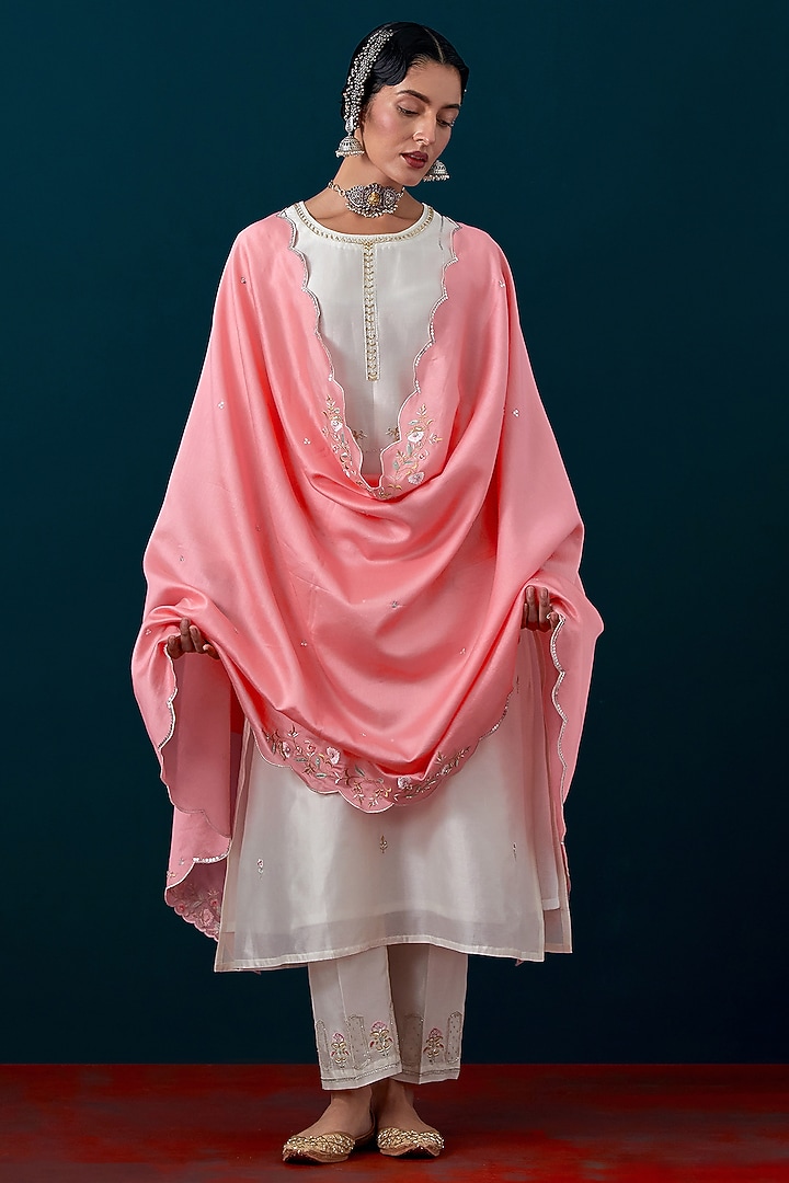 Dark Pink Silk Chanderi Floral Scalloped Embroidered Dupatta by Anantaa By Roohi Trehan at Pernia's Pop Up Shop