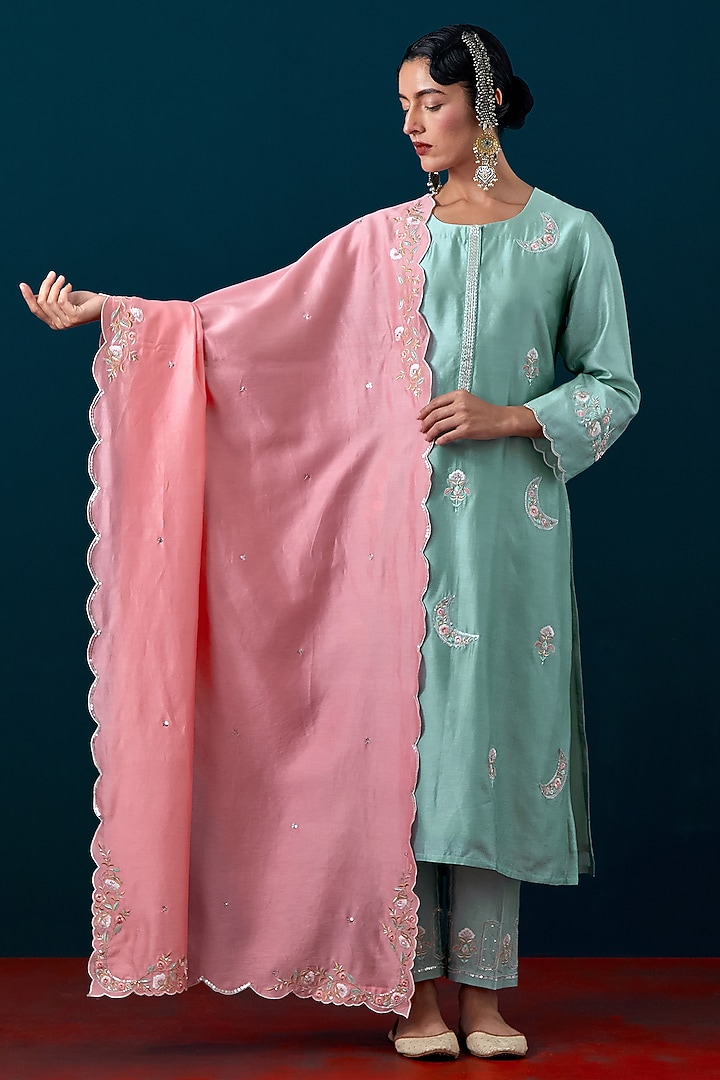 Dark Pink Silk Chanderi Floral Scalloped Embroidered Dupatta by Anantaa By Roohi Trehan at Pernia's Pop Up Shop