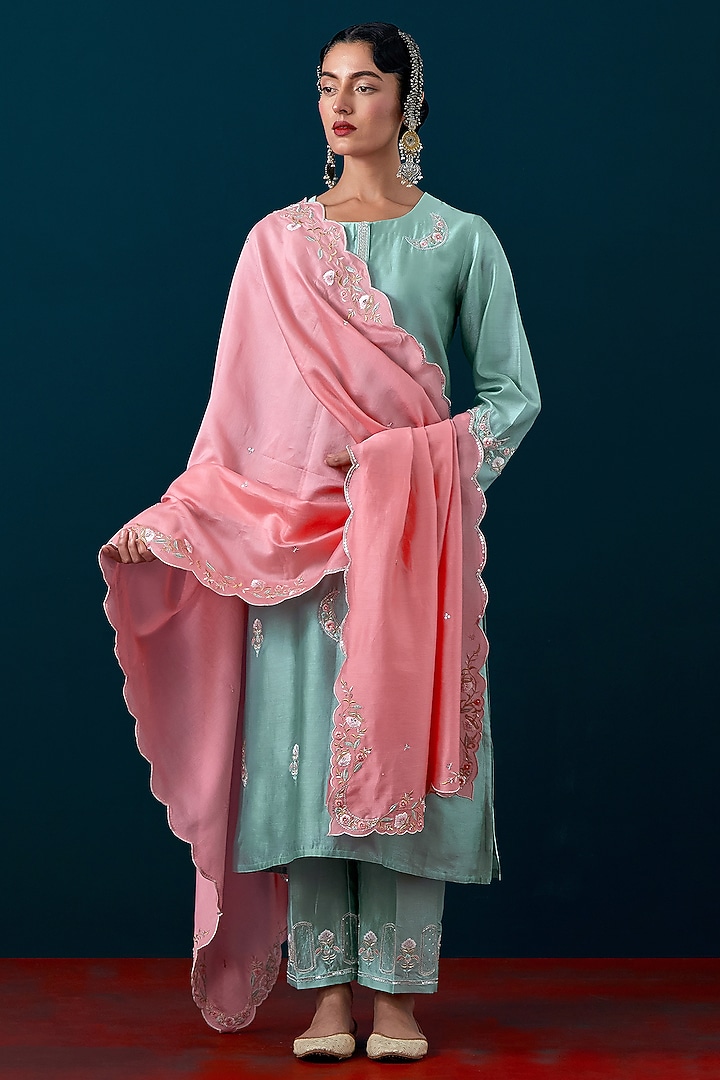 Dark Pink Silk Chanderi Floral Scalloped Embroidered Dupatta by Anantaa By Roohi Trehan at Pernia's Pop Up Shop