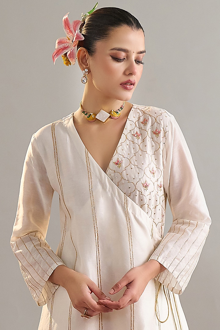 Off-White Silk Chanderi Resham Embroidered Kurta Set by Anantaa By Roohi Trehan at Pernia's Pop Up Shop