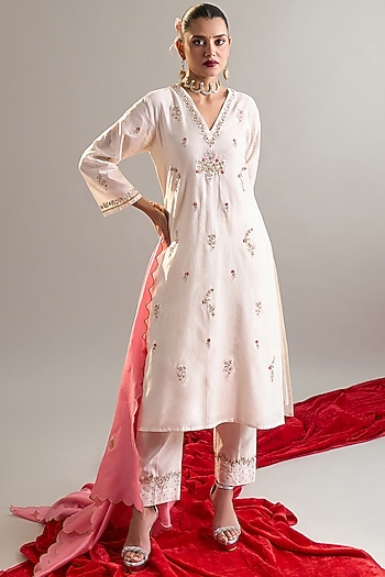 Off-White Silk Chanderi Sequins Embroidered Kurta Set by Anantaa By Roohi Trehan at Pernia's Pop Up Shop