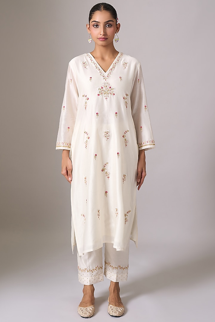 Off-White Silk Chanderi Sequins Embroidered Kurta Set by Anantaa By Roohi Trehan at Pernia's Pop Up Shop