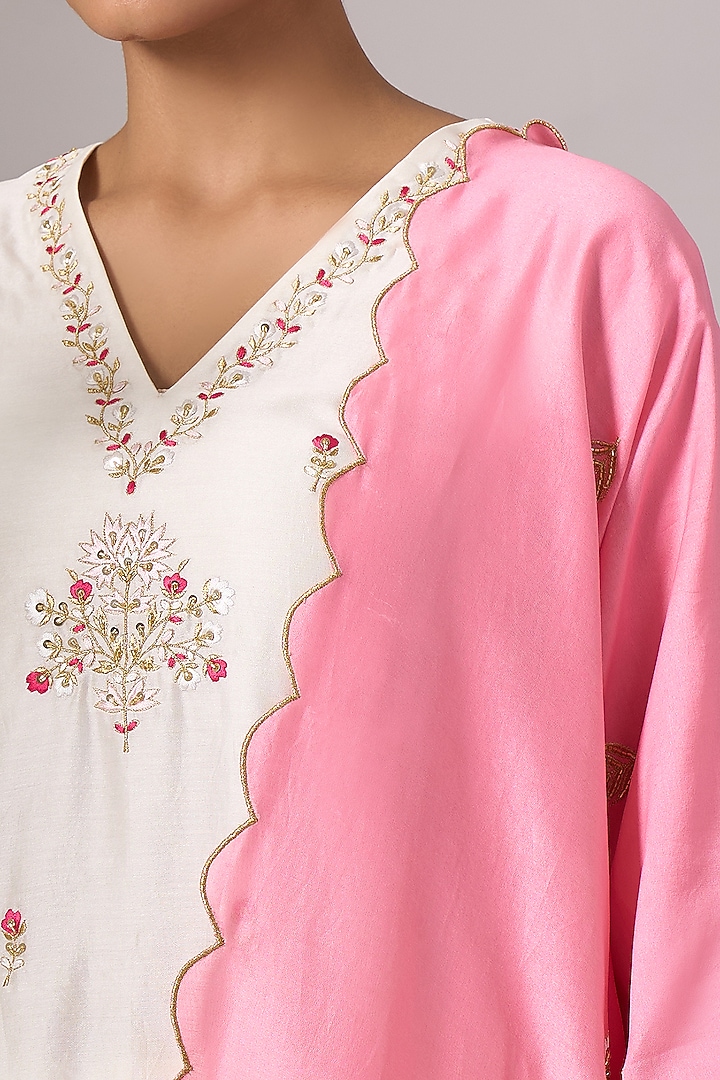 Off-White Silk Chanderi Sequins Embroidered Kurta Set by Anantaa By Roohi Trehan at Pernia's Pop Up Shop