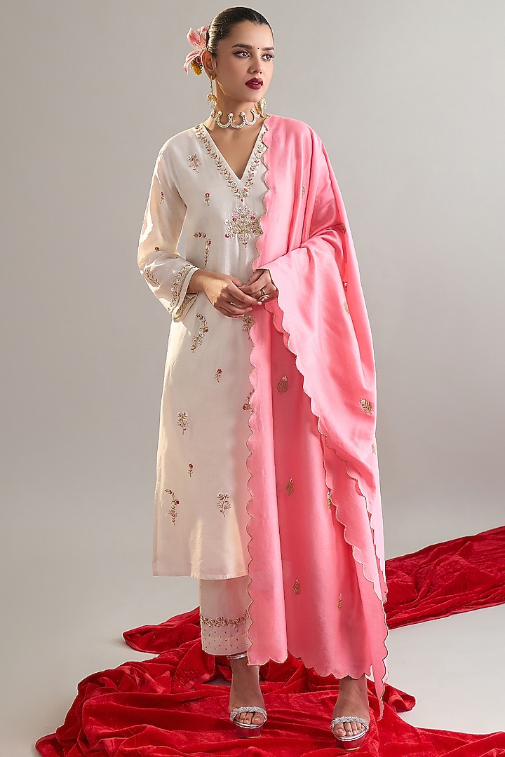 Off-White Silk Chanderi Sequins Embroidered Kurta Set by Anantaa By Roohi Trehan at Pernia's Pop Up Shop