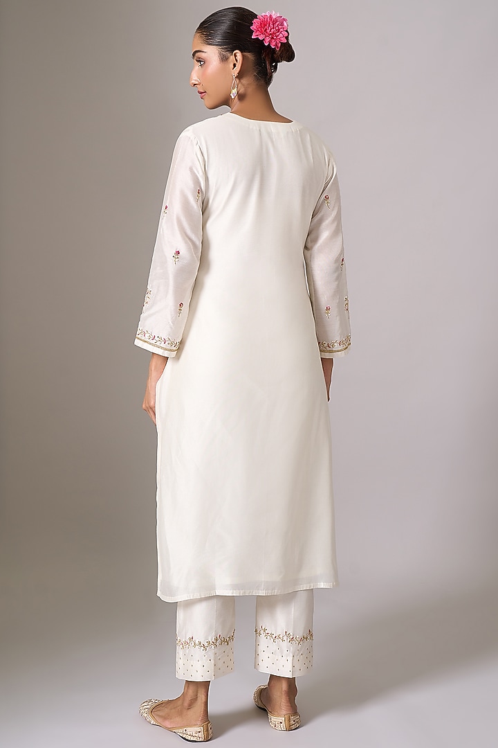Off-White Silk Chanderi Sequins Embroidered Kurta Set by Anantaa By Roohi Trehan at Pernia's Pop Up Shop