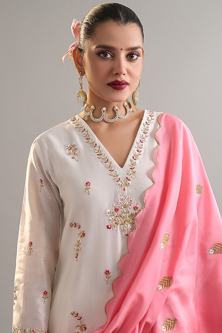Off-White Silk Chanderi Sequins Embroidered Kurta Set by Anantaa By Roohi Trehan at Pernia's Pop Up Shop