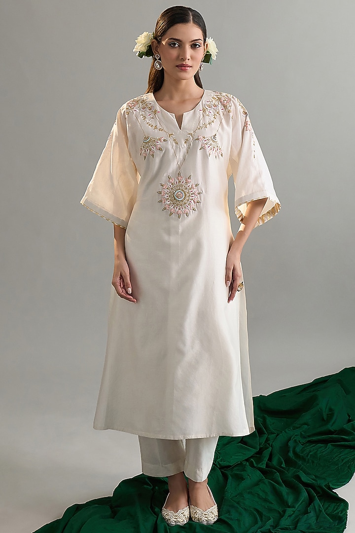 Off-White Silk Chanderi Sequins Embroidered Kurta Set by Anantaa By Roohi Trehan at Pernia's Pop Up Shop