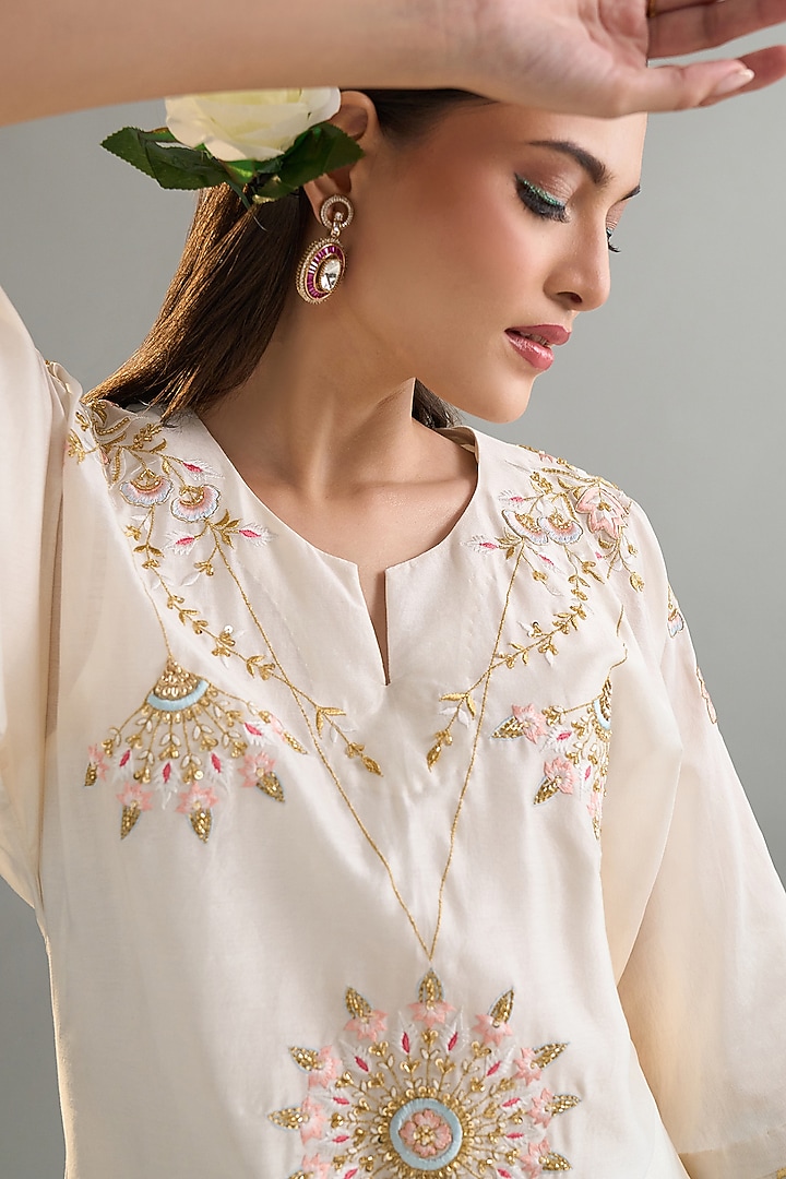 Off-White Silk Chanderi Sequins Embroidered Kurta Set by Anantaa By Roohi Trehan at Pernia's Pop Up Shop