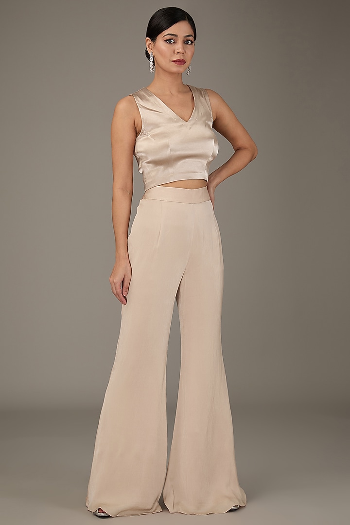 White Satin Chiffon Embellished Cape Set by ANUSHKAA BAJAJ at Pernia's Pop Up Shop