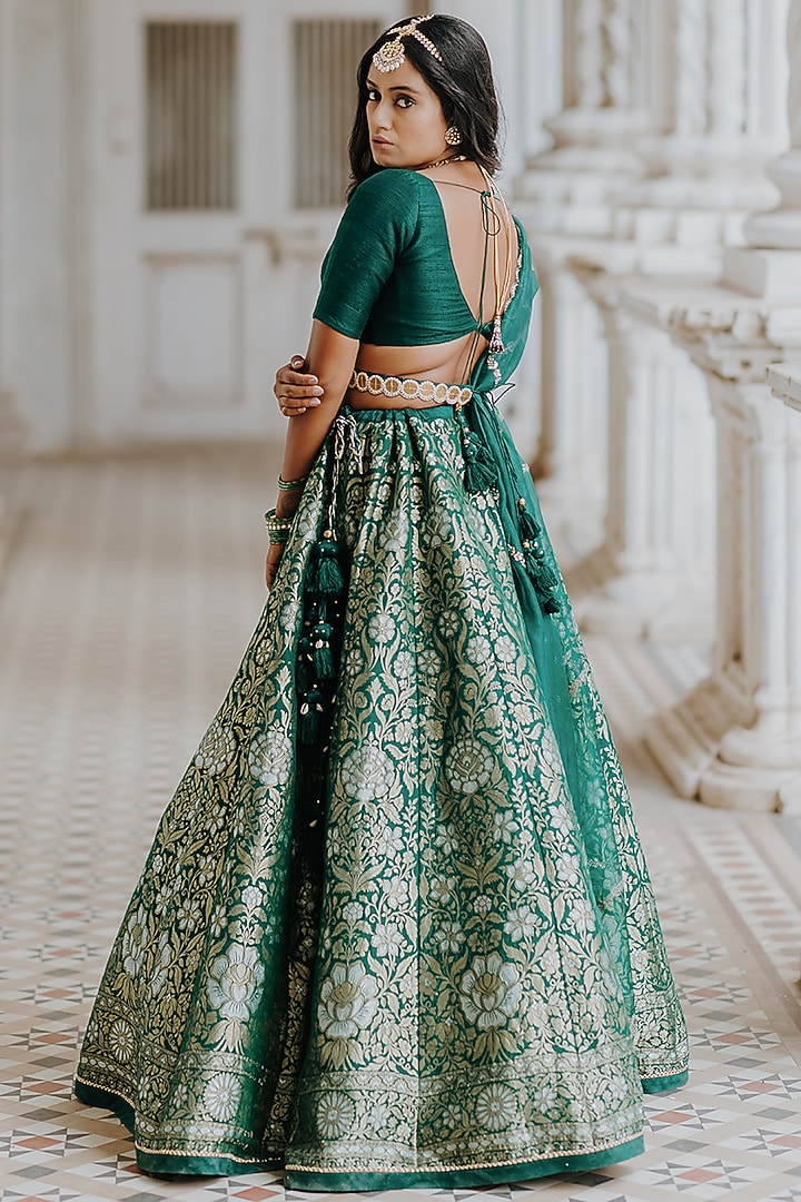 Green Pure Banarasi Wedding Lehenga Set by Anjana Bohra at Pernia's Pop Up Shop