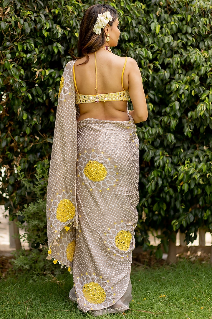 Chikoo Embroidered Wedding Saree Set by Anjana Bohra at Pernia's Pop Up Shop