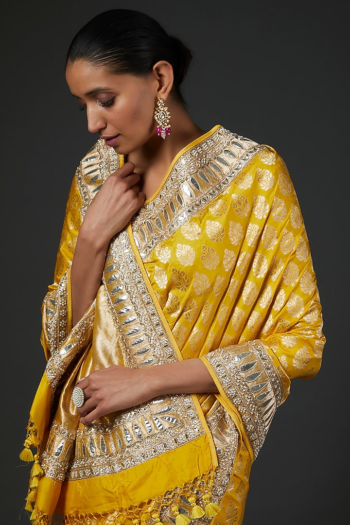 Yellow Banarasi Silk Hand Embroidered Reception Saree Set by Anita Dongre at Pernia's Pop Up Shop