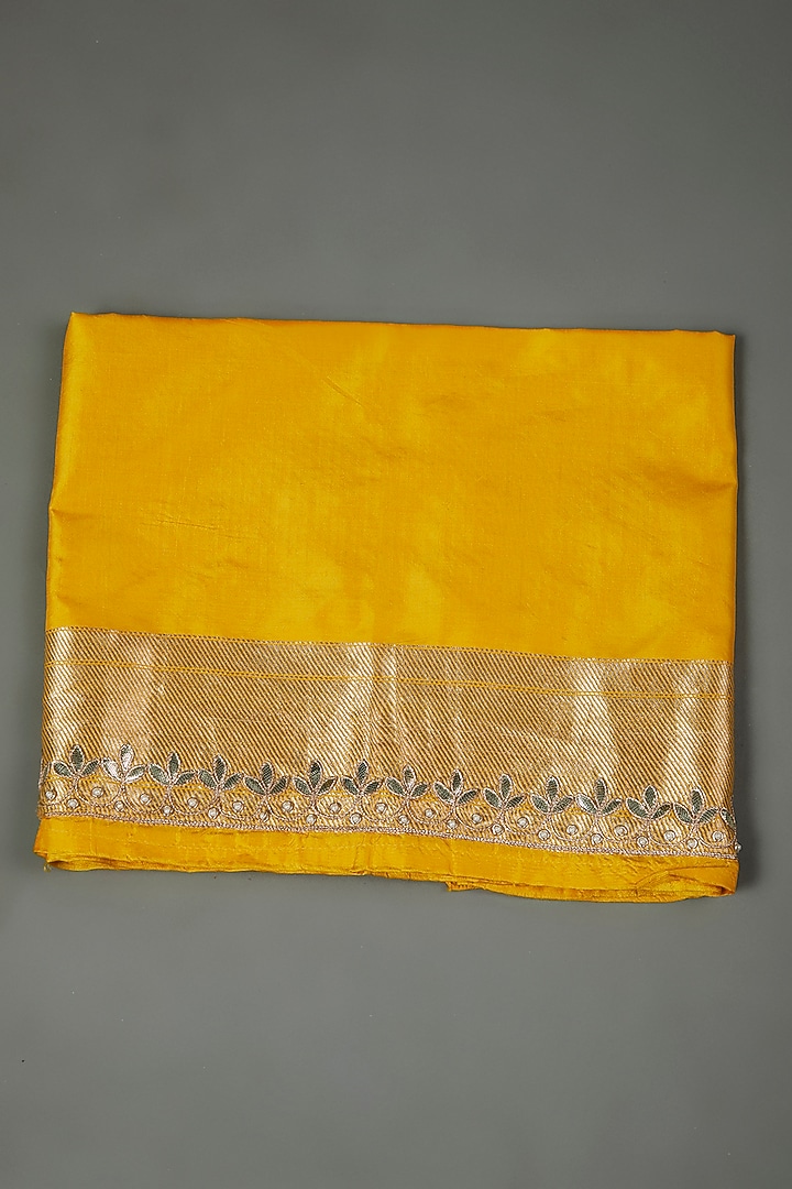 Yellow Banarasi Silk Hand Embroidered Reception Saree Set by Anita Dongre at Pernia's Pop Up Shop