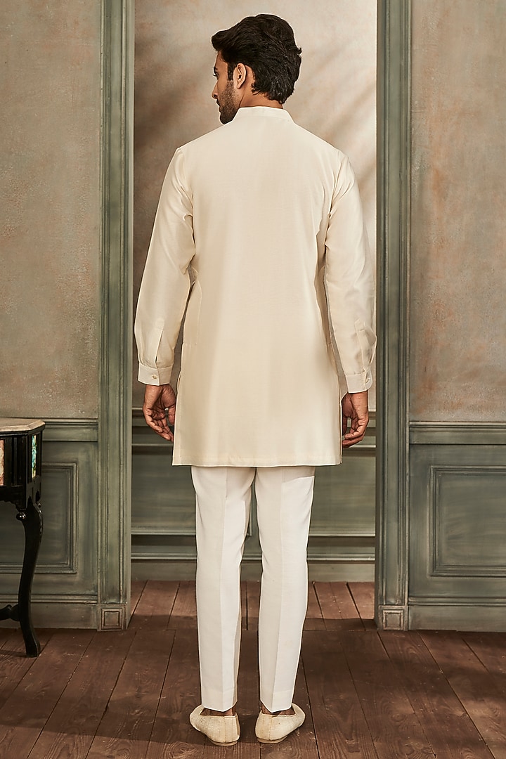 Off-White Embroidered Short Kurta by Anita Dongre Men at Pernia's Pop Up Shop