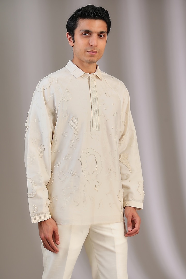 Ivory Cotton Silk Emboidered Short Kurta by Antar Agni Men at Pernia's Pop Up Shop