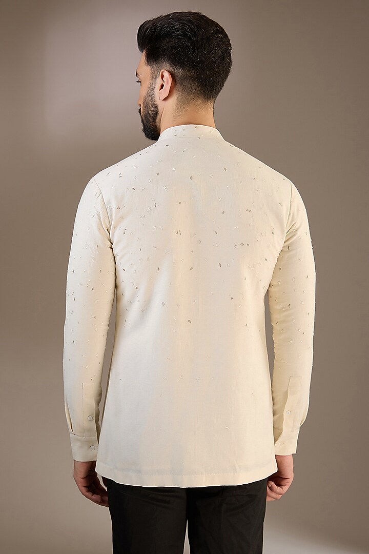 Ivory Cotton Silk Hand Embroidered Short Kurta by Antar Agni Men at Pernia's Pop Up Shop