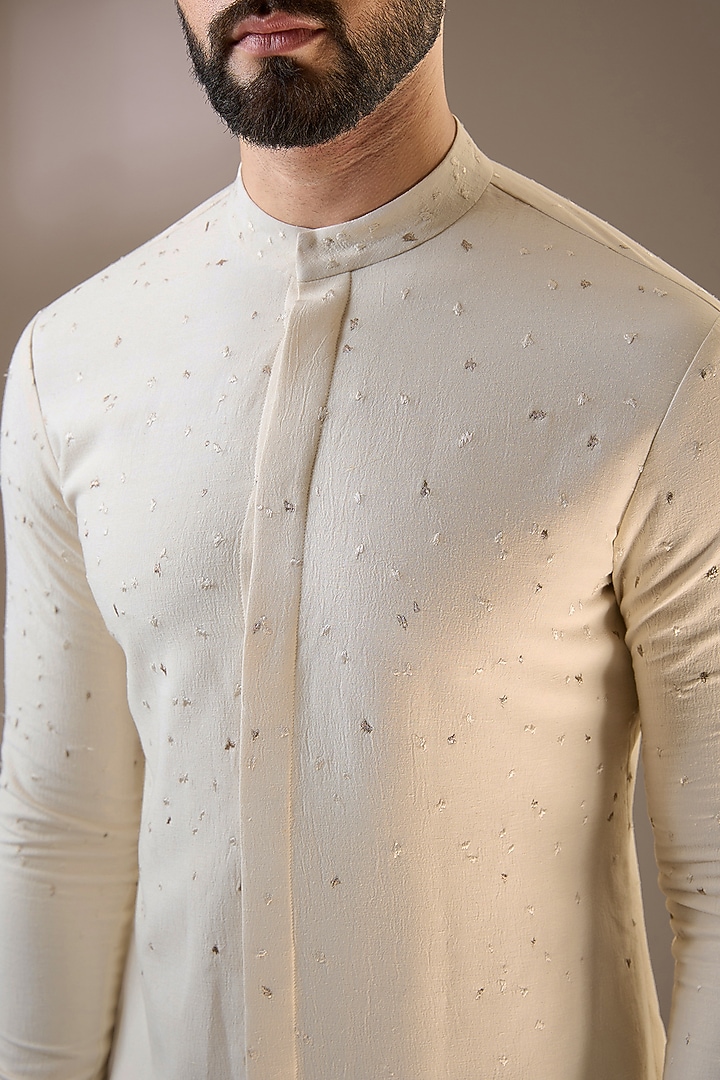 Ivory Cotton Silk Hand Embroidered Short Kurta by Antar Agni Men at Pernia's Pop Up Shop