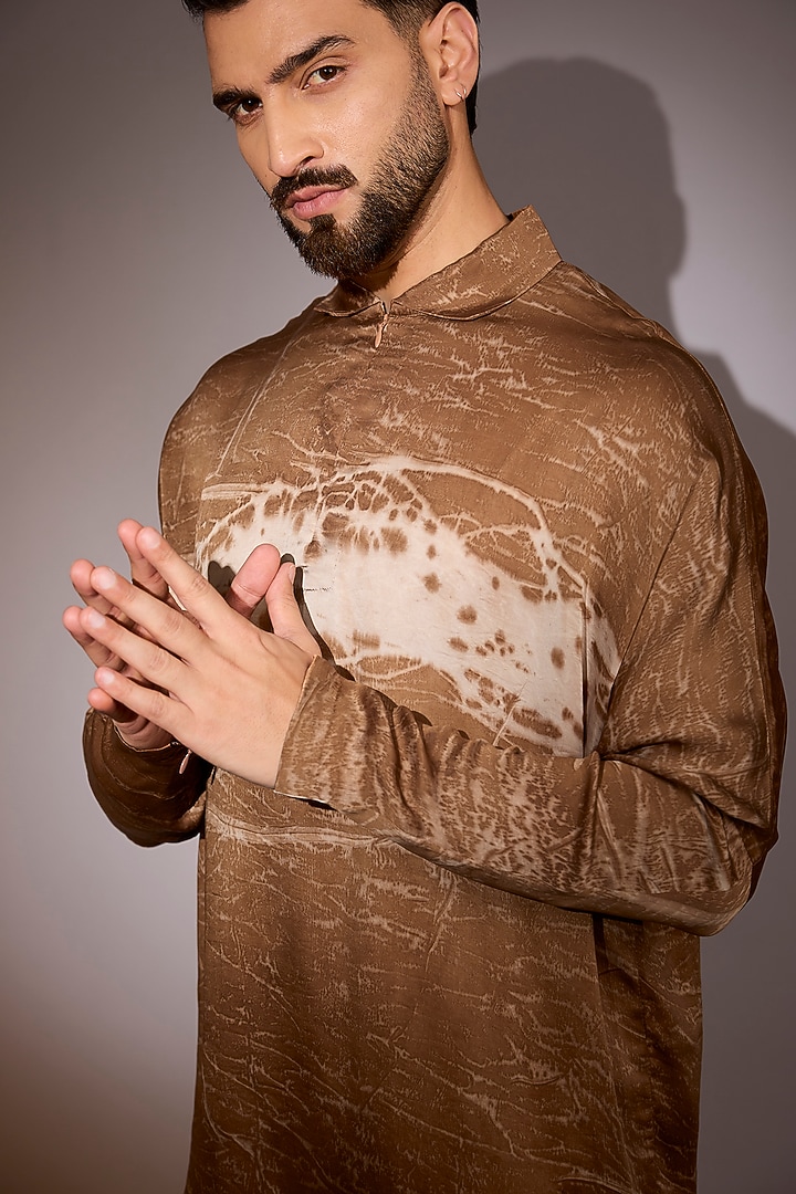 Tan Silk Printed Short Kurta by Antar Agni Men at Pernia's Pop Up Shop