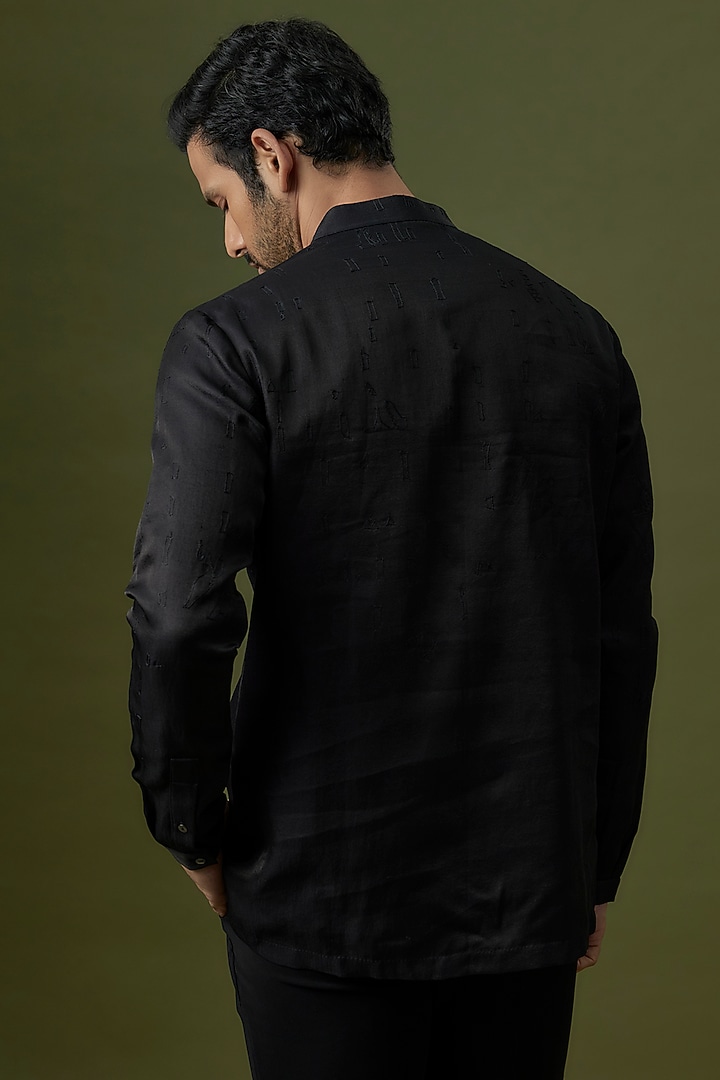 Black Cotton Silk Thread Embroidered Kurta by Antar Agni Men at Pernia's Pop Up Shop