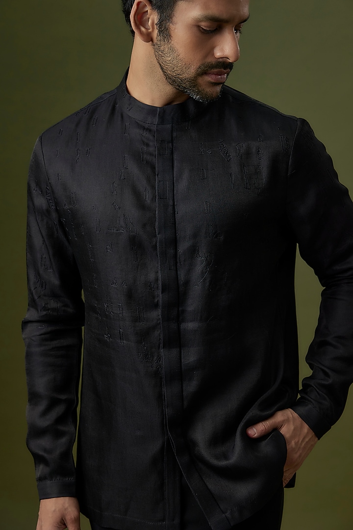 Black Cotton Silk Thread Embroidered Kurta by Antar Agni Men at Pernia's Pop Up Shop