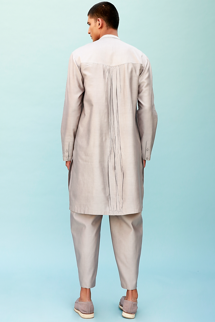 Light Grey Kurta With Gathered Yoke by Antar Agni Men at Pernia's Pop Up Shop