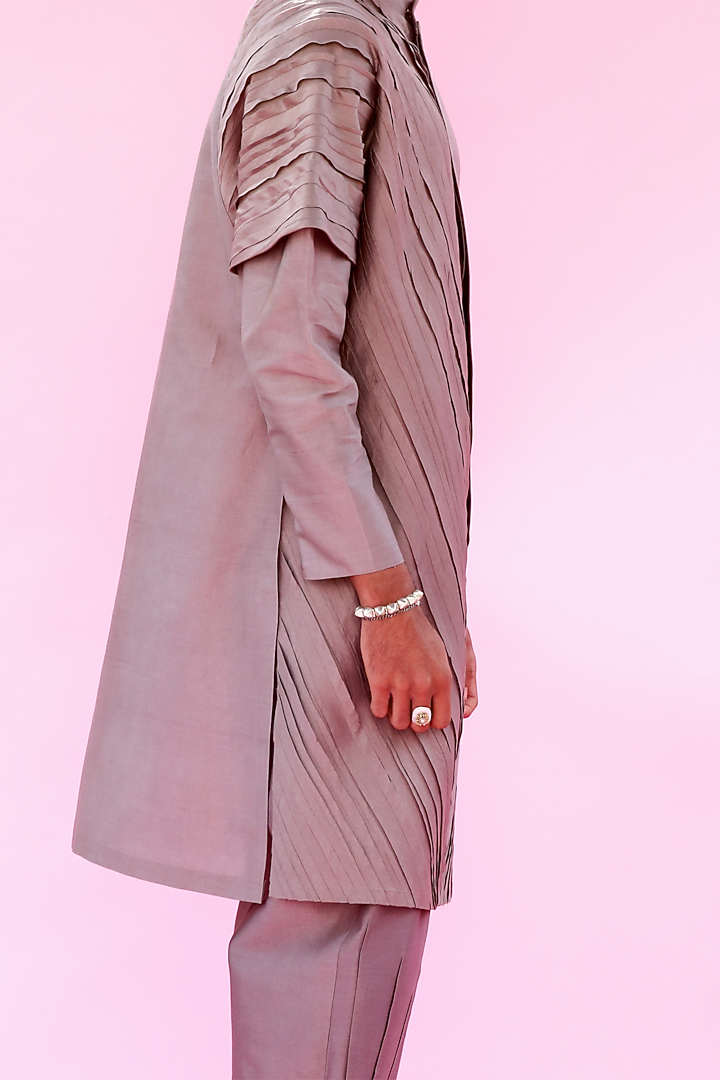 Grey Smocked Pleated Kurta by Antar Agni Men at Pernia's Pop Up Shop