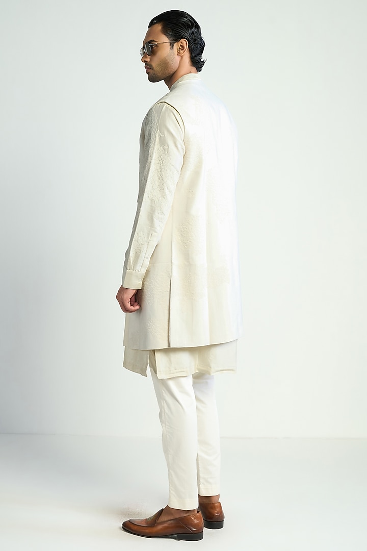 Ivory Cotton Silk Kurta by Antar Agni Men at Pernia's Pop Up Shop
