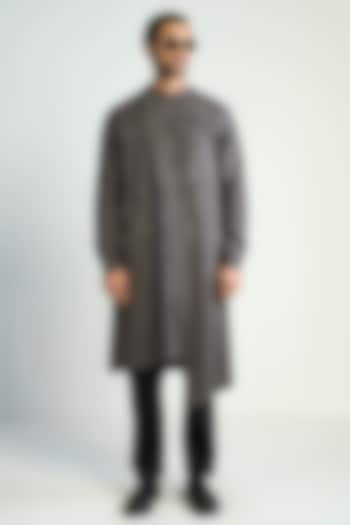 Grey Handwoven Cotton Embroidered Kurta by Antar Agni Men at Pernia's Pop Up Shop