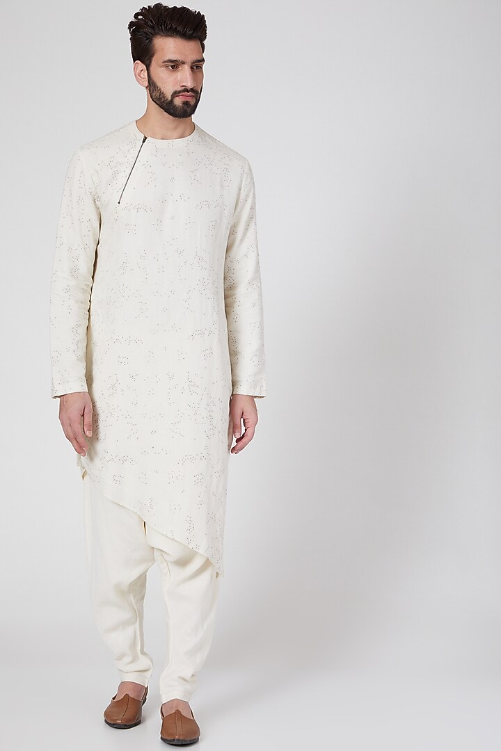 White Linen Asymmetric Kurta by Antar Agni Men at Pernia's Pop Up Shop