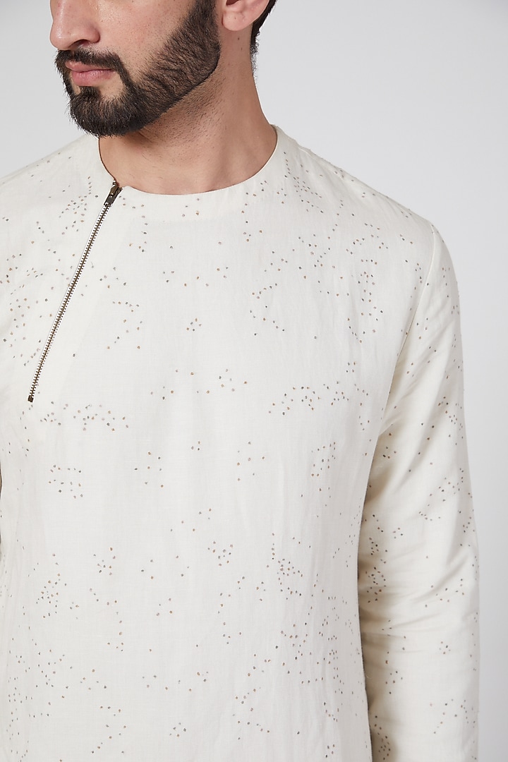 White Linen Asymmetric Kurta by Antar Agni Men at Pernia's Pop Up Shop