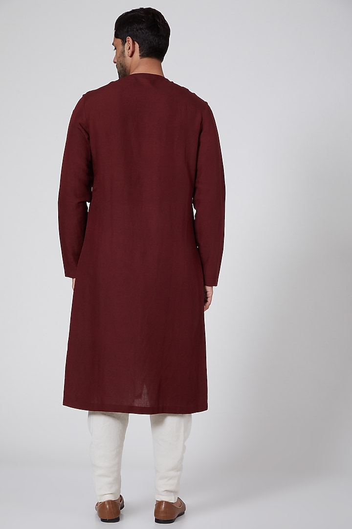 Maroon Asymmetric Kurta With Placket by Antar Agni Men at Pernia's Pop Up Shop
