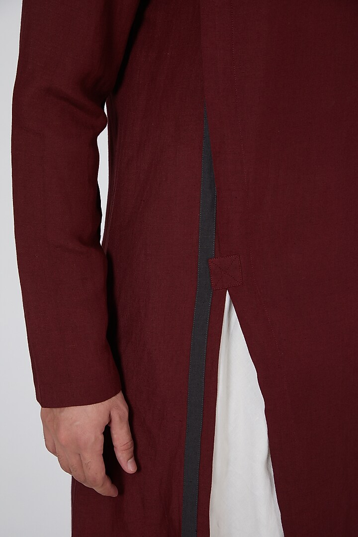 Maroon Asymmetric Kurta With Placket by Antar Agni Men at Pernia's Pop Up Shop