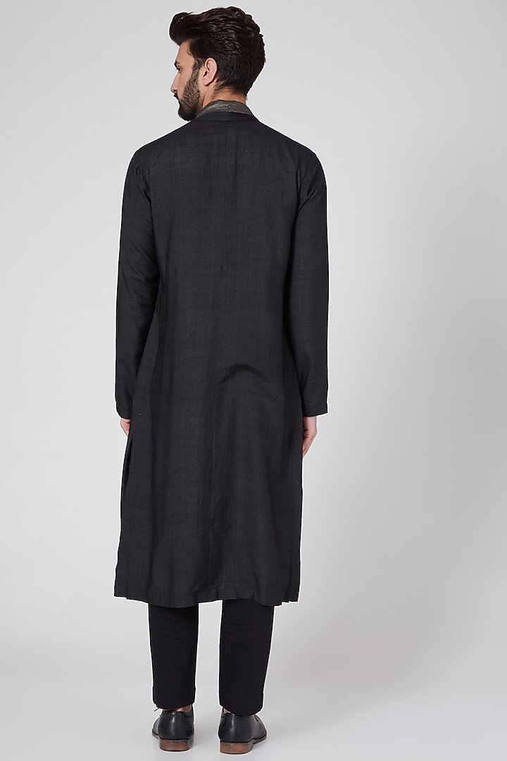 Black Long Kurta With Attached Stole by Antar Agni Men at Pernia's Pop Up Shop
