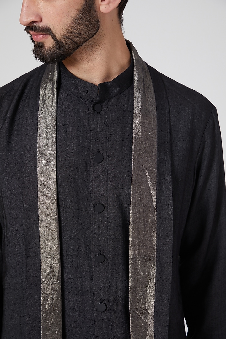 Black Long Kurta With Attached Stole by Antar Agni Men at Pernia's Pop Up Shop